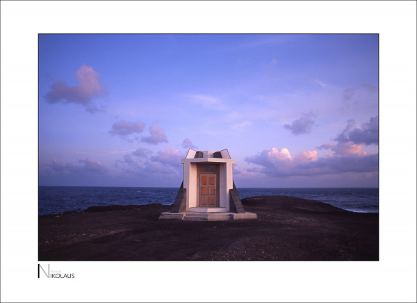 Atlantis Einsames Gebäude in Faro Punta Pesebre / Fuerteventura