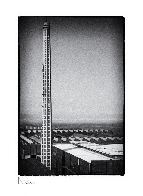 Savona | Italien Industrieschlot und Werkhallen im italienischen Savona