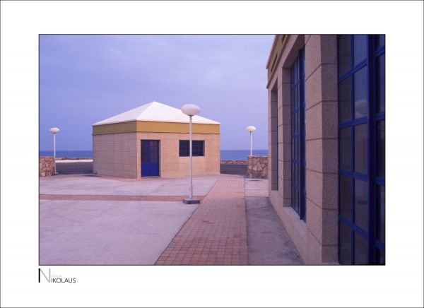 Kraftwerksanlage | Fuerteventura Industriefotografie: Gebäude eines Windkraftwerks auf Fuerteventura