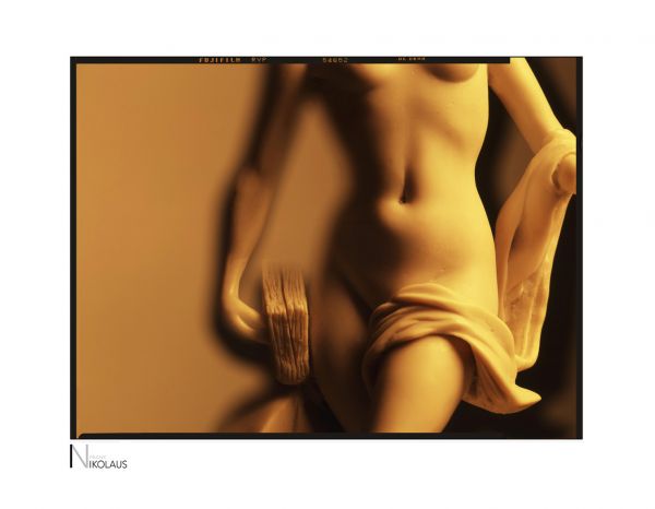 Produktfotografie | Stillife: Aktaufnahme einer kleinen Marmorstatue